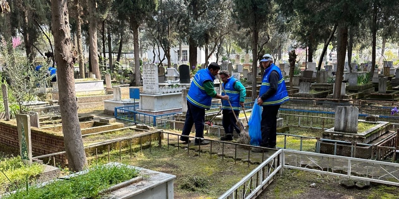 Nazilli’de mezarlıklar bayrama hazır