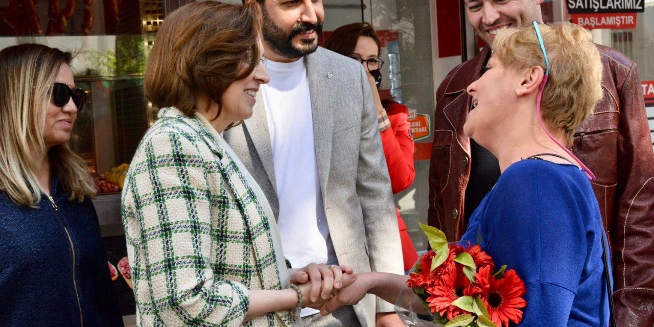 MHP Milletvekili Adayı Depboylu, Kuşadası’nda esnafları ziyaret etti