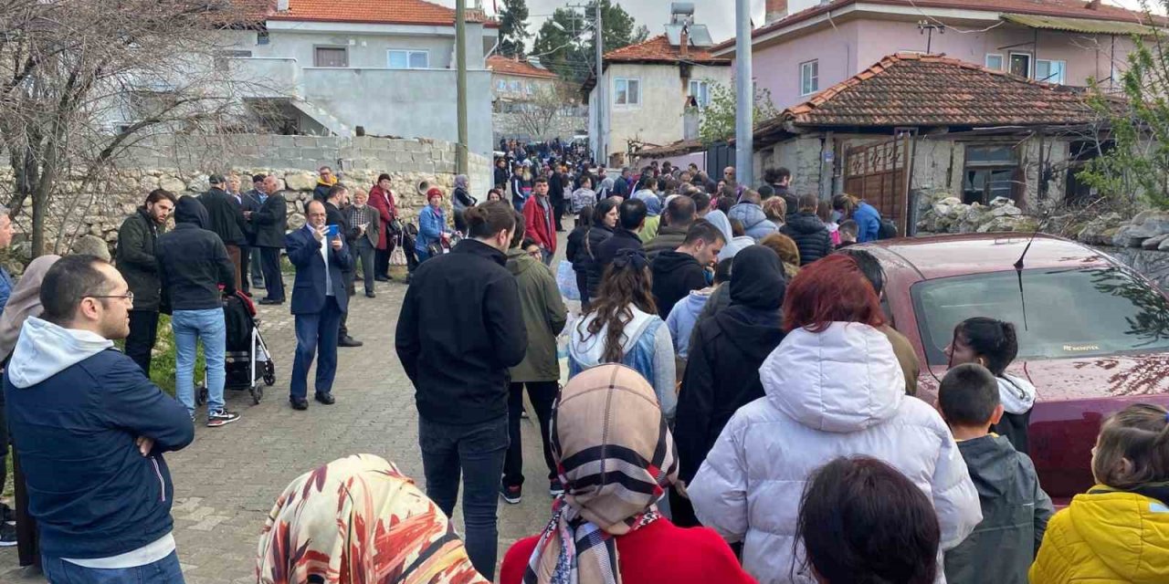 Asırlık geleneğe koştular