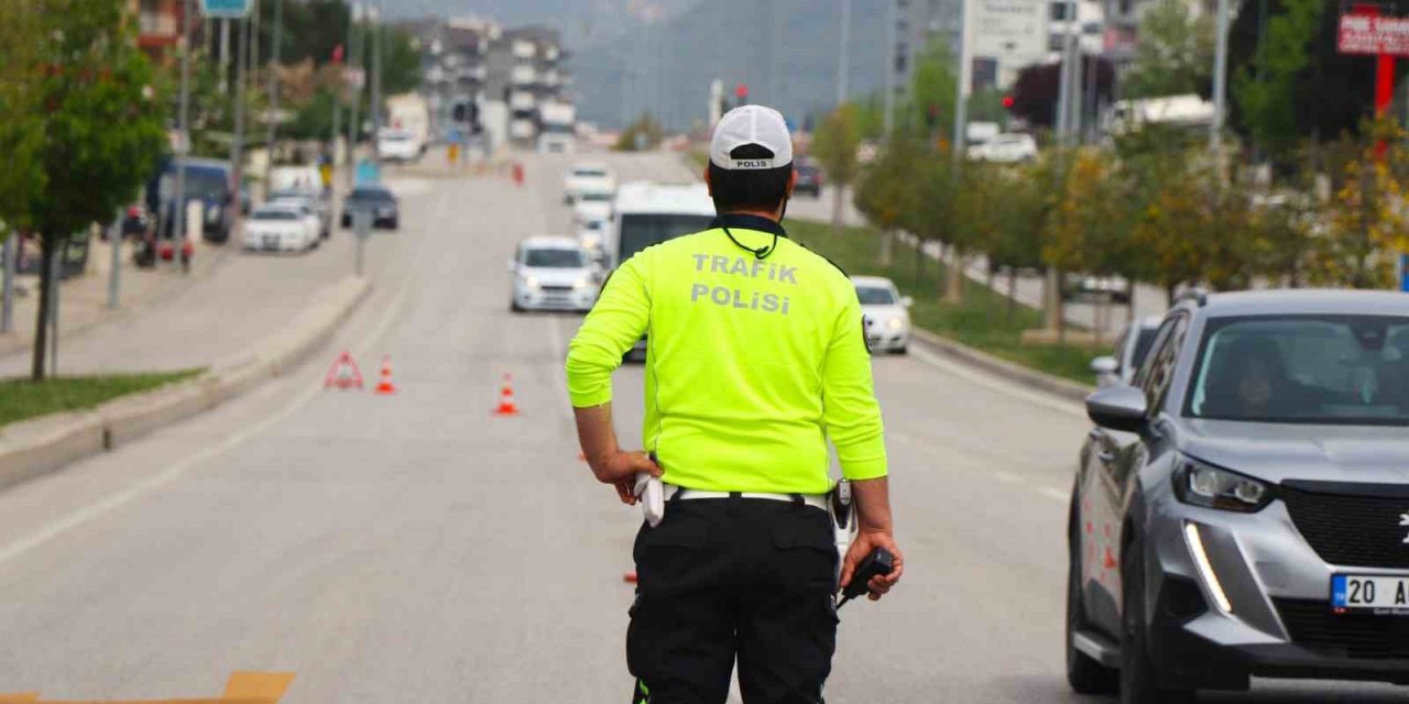 Denizli’nin bayram trafiğinde akıcı yoğunluk