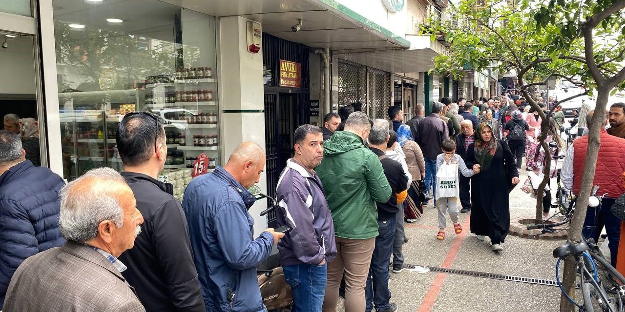 Aydın’da uzun tatlı kuyrukları oluştu