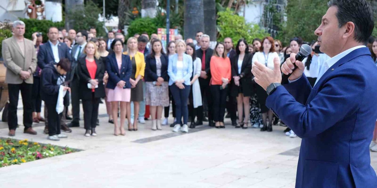 Bodrum Belediye Başkanı Ahmet Aras personeliyle bayramlaştı