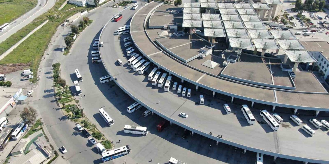 İzmir Otogarı bu bayram öncesi sakin