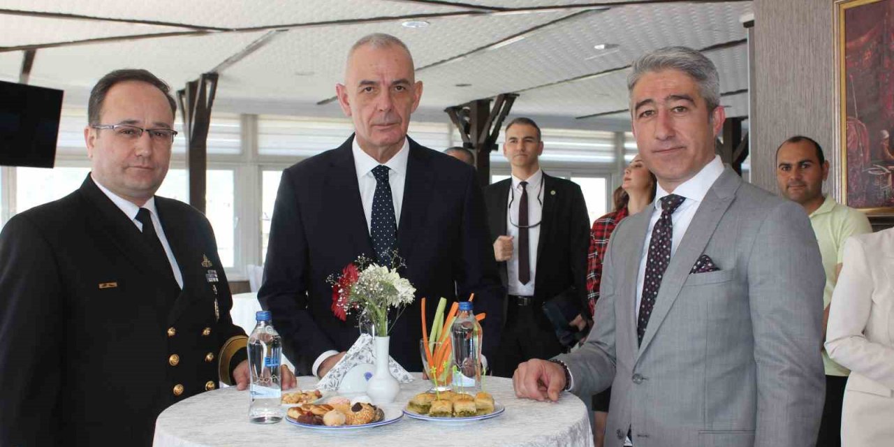 Marmaris protokolü Polis Evi’nde bayramlaştı