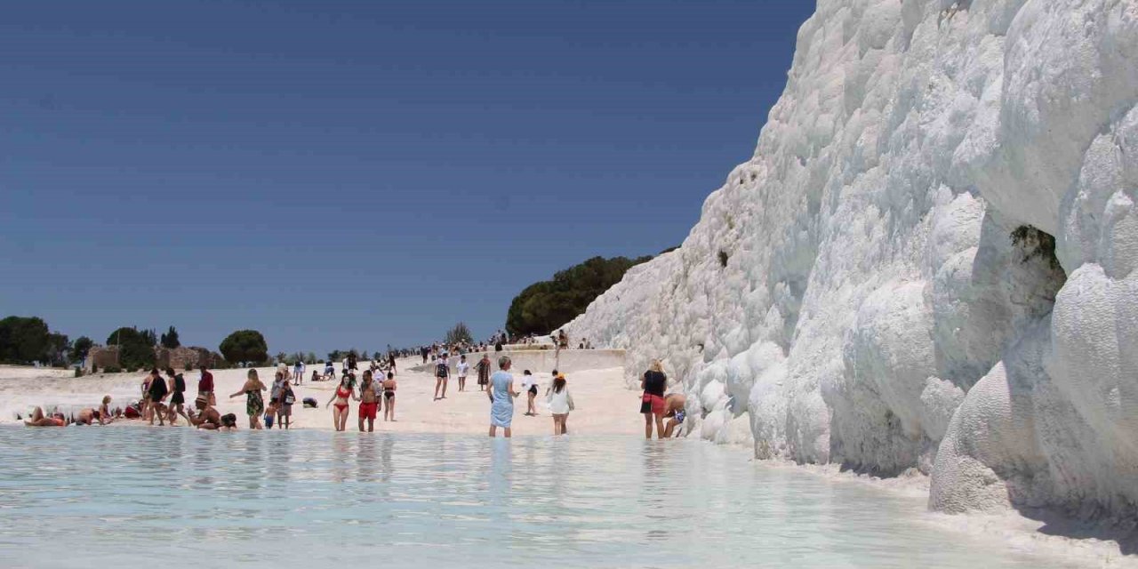 Pamukkale’de bayram yoğunluğu
