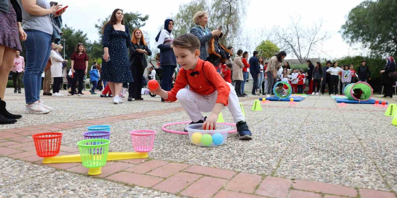İzmir Ekonomi’de ‘şenlik’ coşkusu