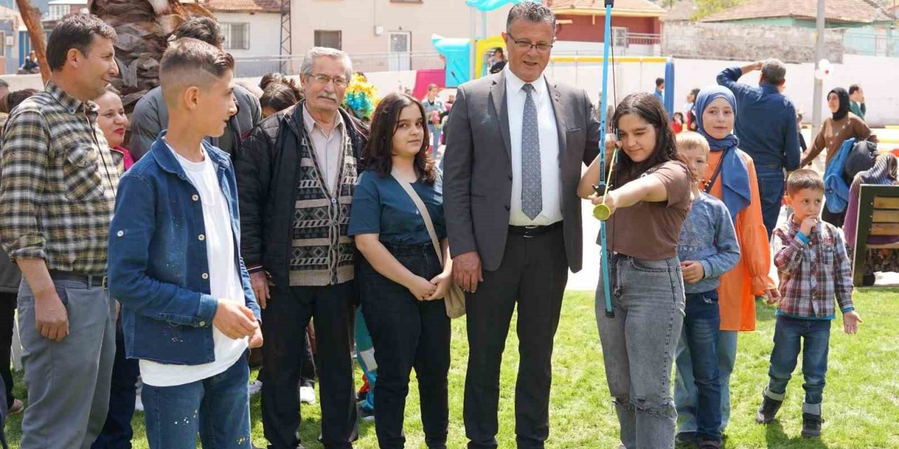 Atıl alan sosyal alana döndü, çocuklar çifte bayram yaşadı