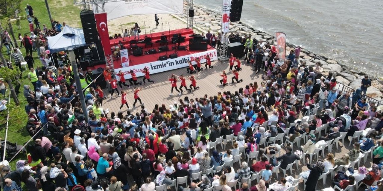 Bayraklı ve Buca’da 23 Nisan coşkusu