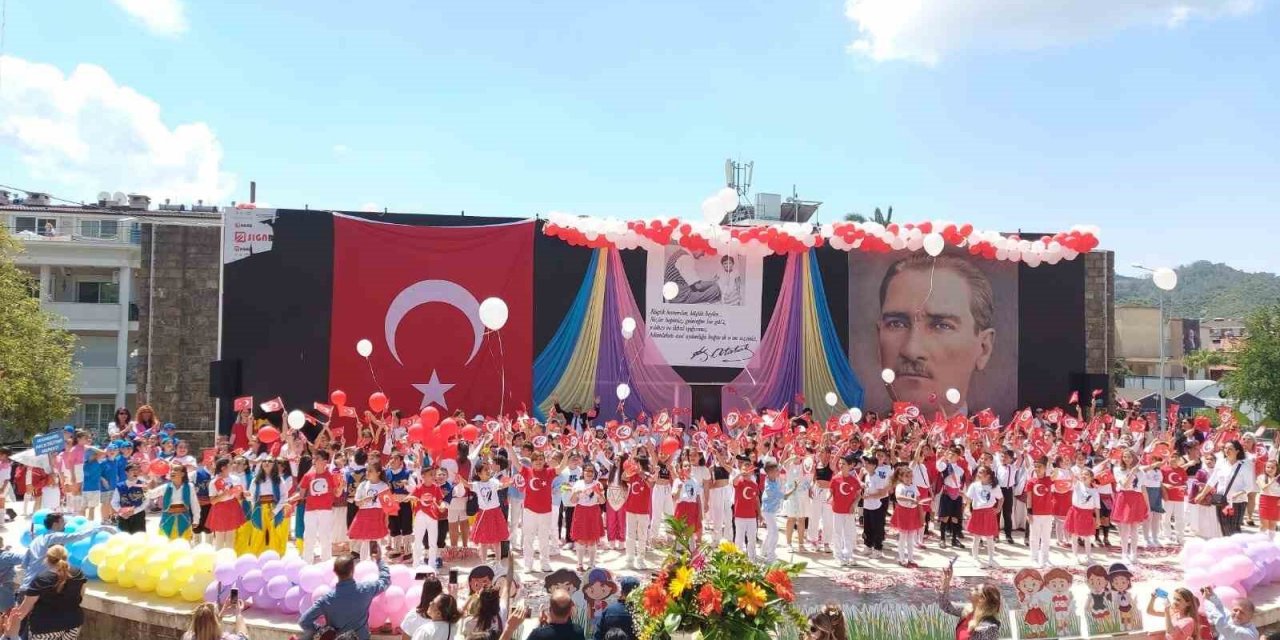 Marmaris’te 23 Nisan coşku ile kutlanıyor