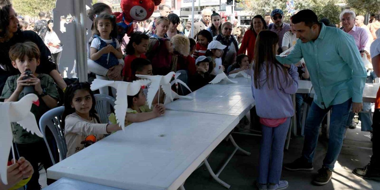Başkan Günel, çocukların bayram sevincine ortak oldu