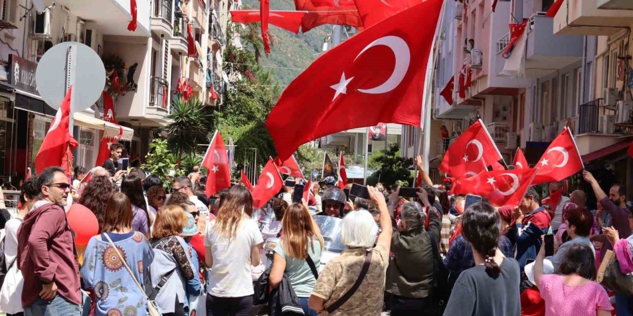 10 yıldır bu sokakta çocuk şöleni kutlanıyor