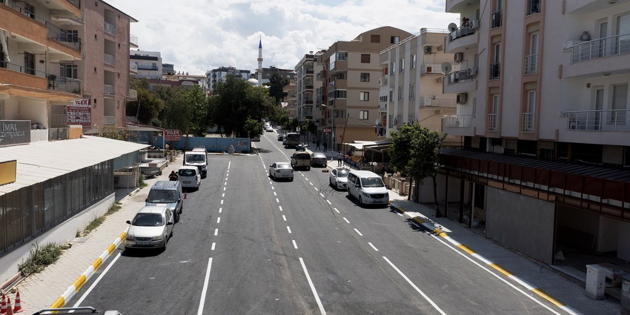 Kuşadası’nda yol çalışmaları devam ediyor