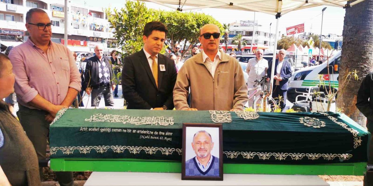 Trafik kazasında hayatını kaybeden doktor, son yolculuğuna uğurlandı