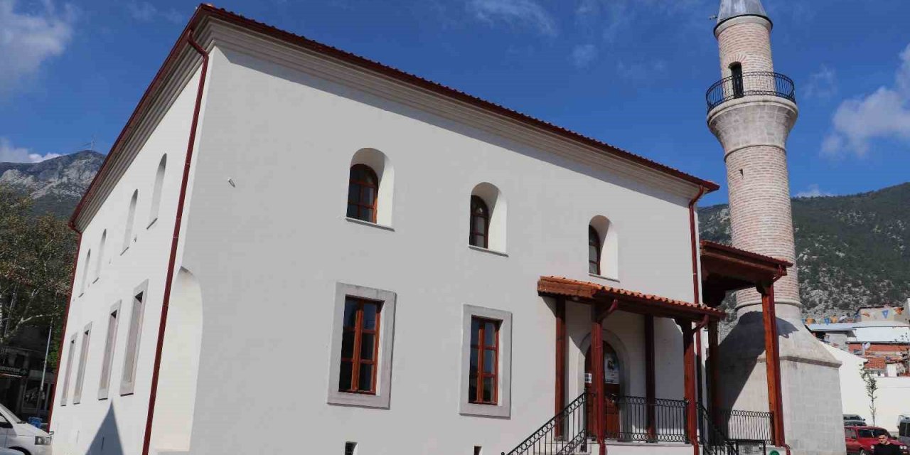 Kırkağaç Karaosmanzade Camii yeniden ibadete açılıyor