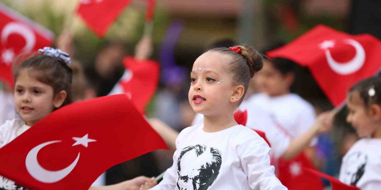 Efeler’in çocukları çocuk bayramını kutladı