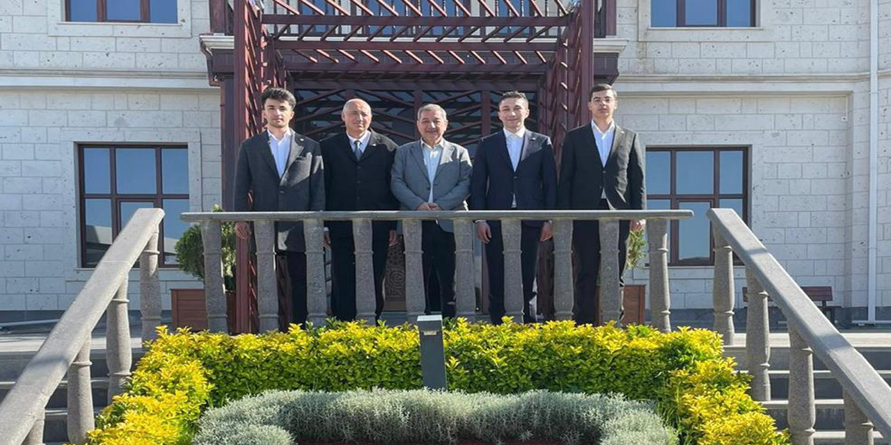 Ali Kerem Okan: “Rahmetli Menderes ve partisinin adını kullanarak hareket edenlerin kimlerle yol yürüdüğünü gözden geçirmesi ger