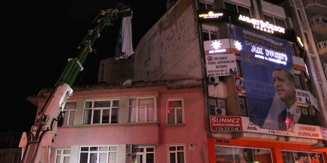 Aydın’daki pankart krizini Seçim Kurulu çözdü