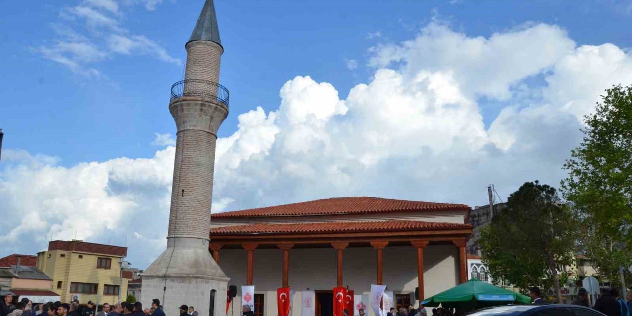 Kırkağaç Karaosmanzade Camii yeniden ibadete açıldı