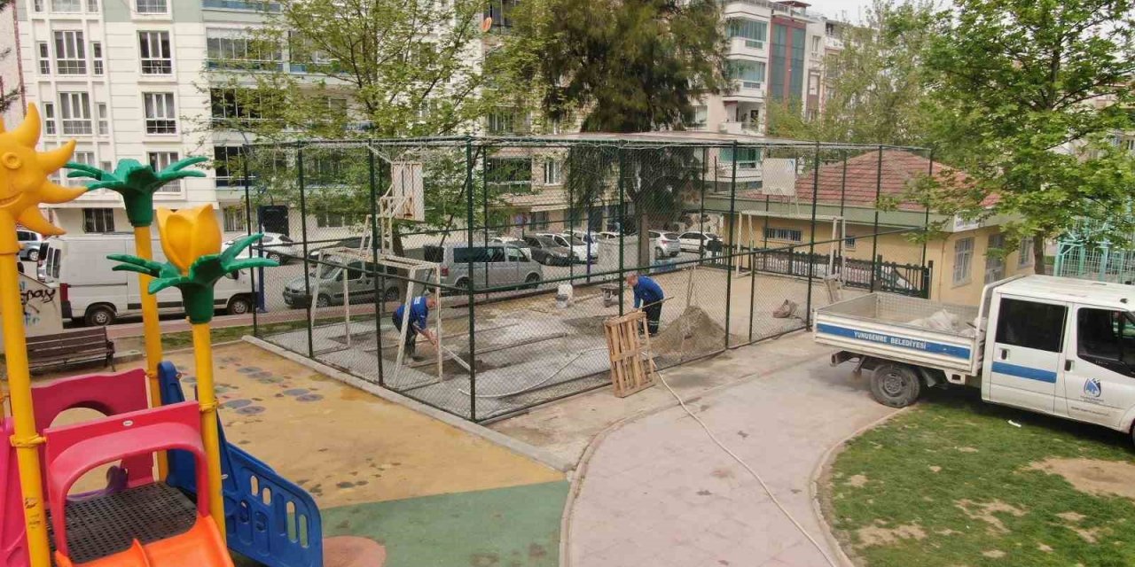 Yunusemre’de zemin yenileme çalışmaları sürüyor