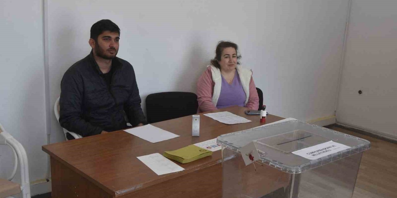 Gümrüklerde oy kullanma işlemi başladı