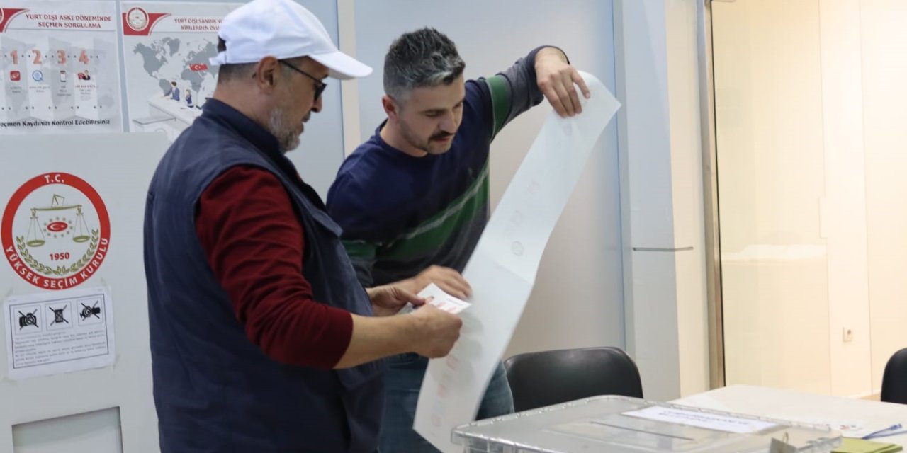 Çardak Havalimanı’nda oy kullanma işlemi başladı