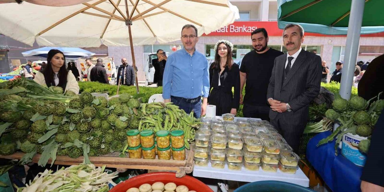 Urla caddeleri enginar bahçesine döndü