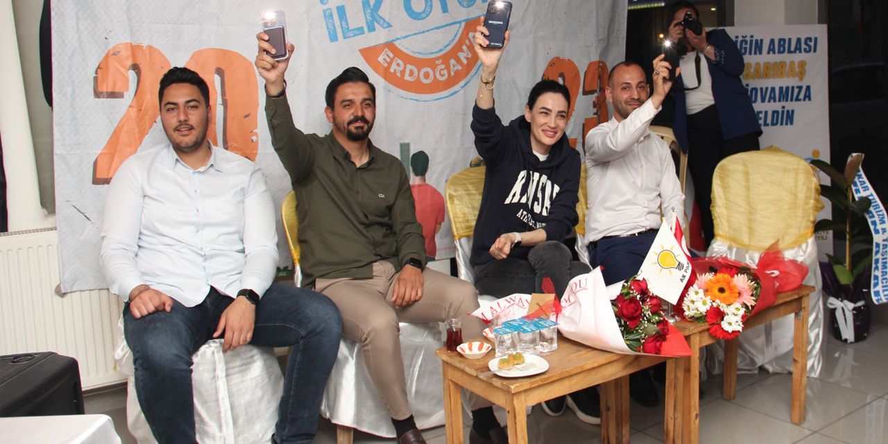 AK Partili Sarıbaş İncirliova’da Teknofest Gençlik ile bir araya geldi