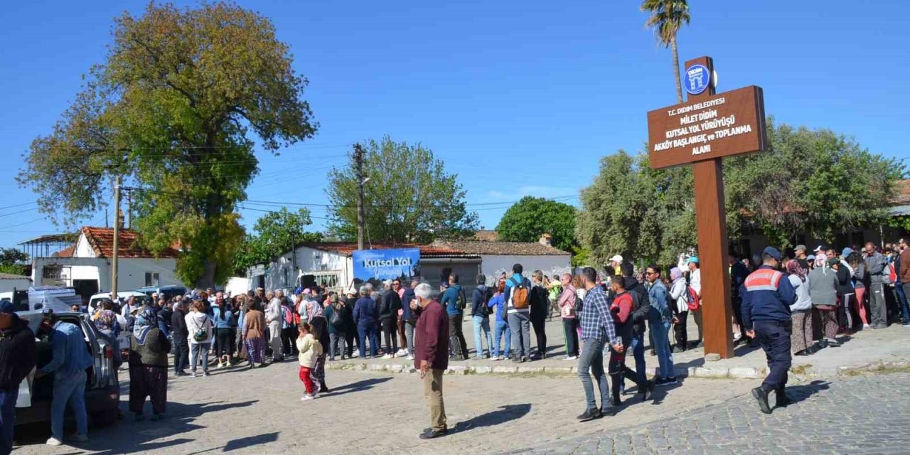 Didim Vegfest’te geleneksel kutsal yol yürüyüşü gerçekleştirildi
