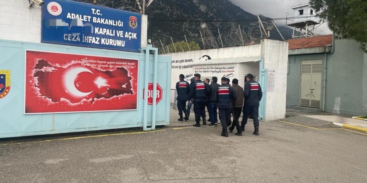 Manisa’da jandarma dedektifleri 21 aranan şahsı yakaladı