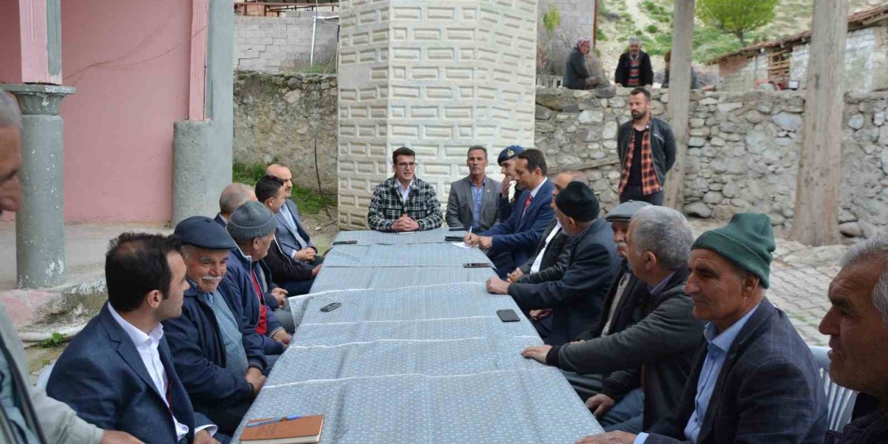 Kaymakam Okumuş, Karaselendi’de halk toplantısı yaptı