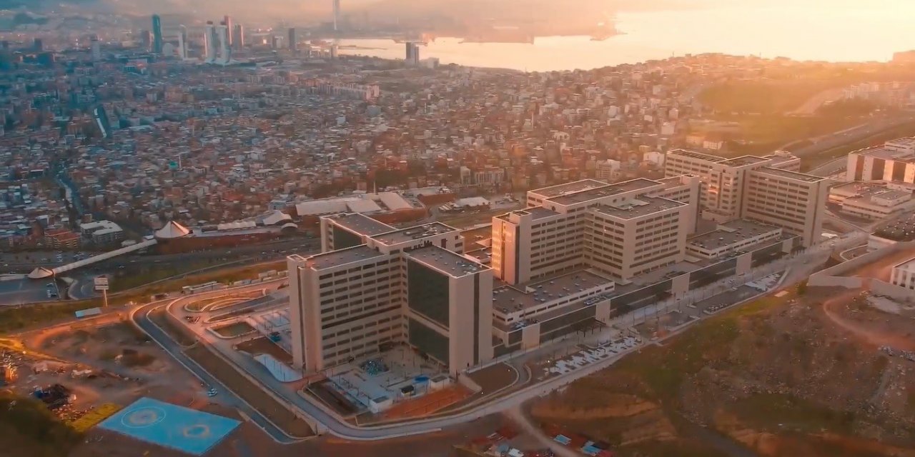 Sağlık Bakanı Koca: "İzmir Şehir Hastanesine hasta kabulü için gün sayıyoruz"