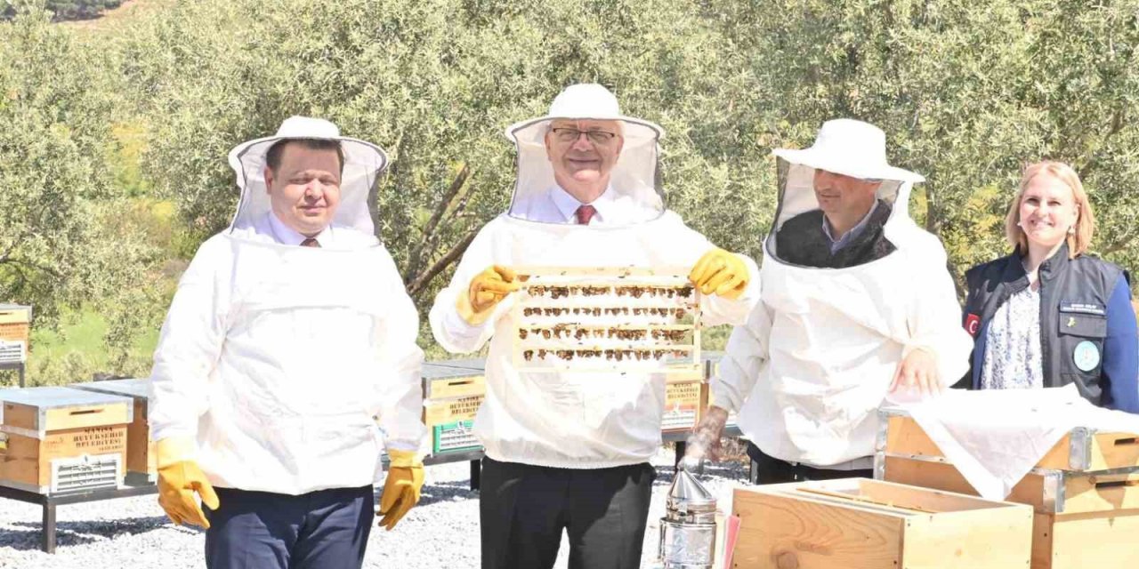 Manisa’da üreticiye bal gibi hizmet