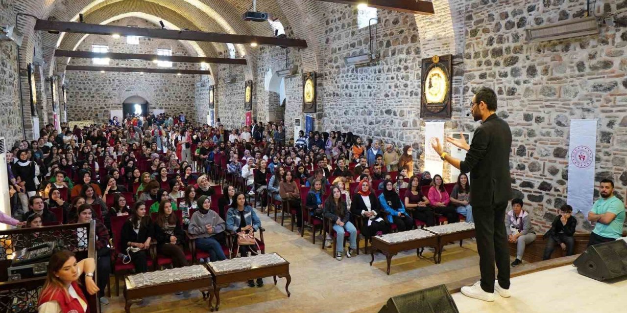 Manisa’da öğrencilere başarı semineri