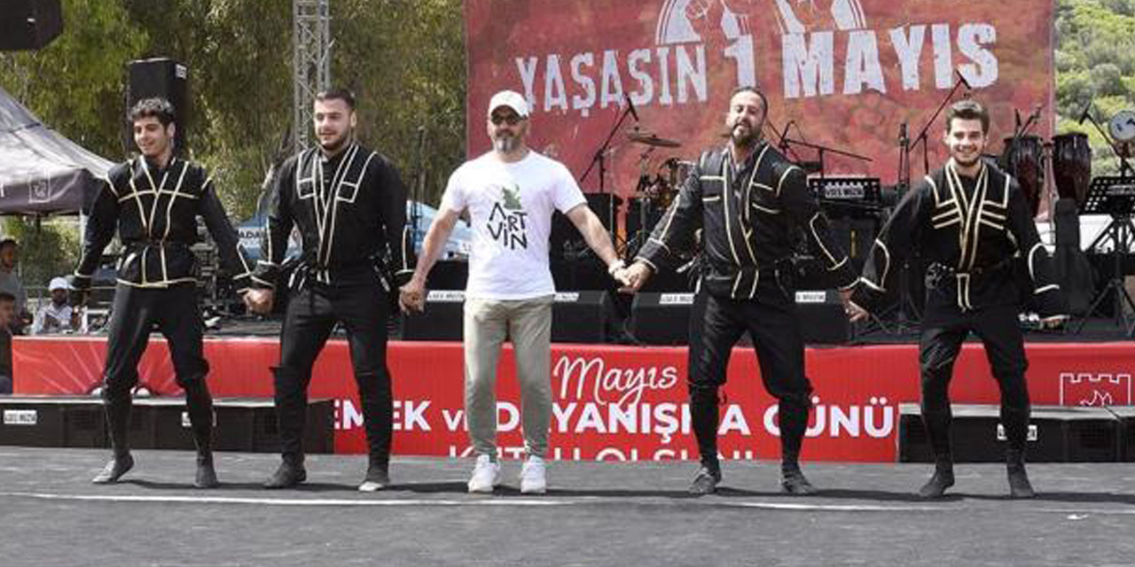 Kuşadası Belediyesi çalışanları 1 Mayıs’ı piknik yaparak kutladı
