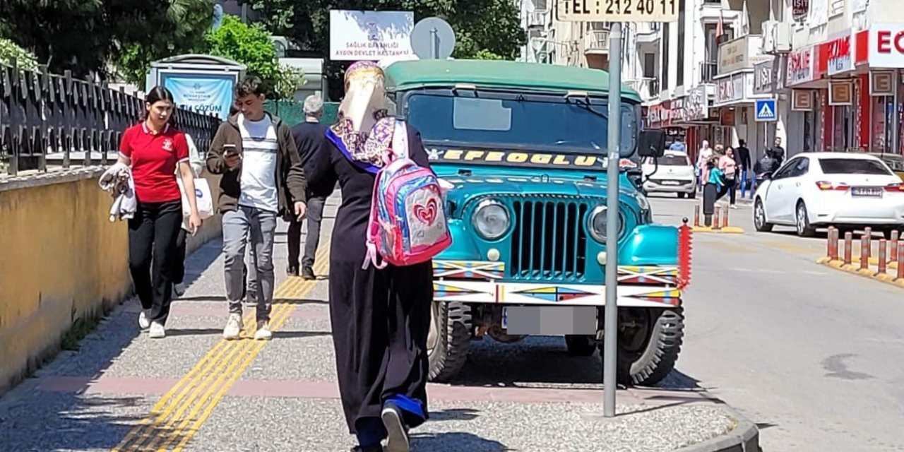 Gelişigüzel araç parkları, yayaları zor duruma sokuyor