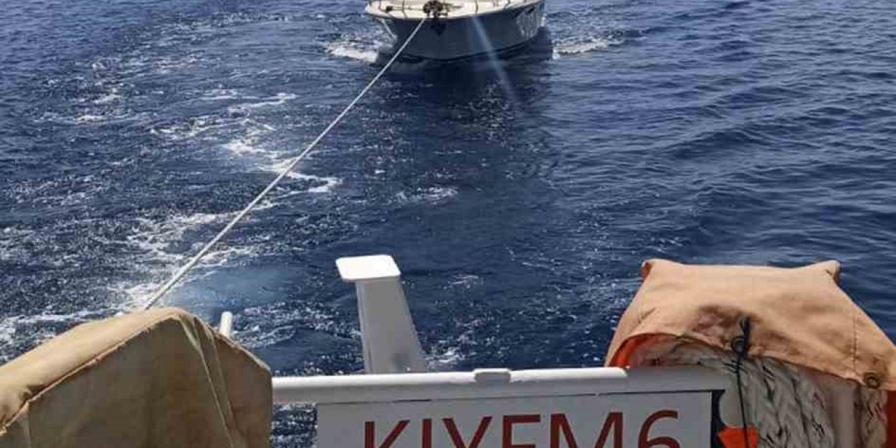 Lüks tekne açık denizde arıza yaptı, KIYEM kurtardı