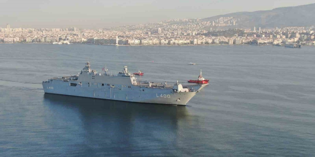 Dünyanın ilk SİHA gemisi İzmir’de: TCG Anadolu İzmir limanında havadan görüntülendi