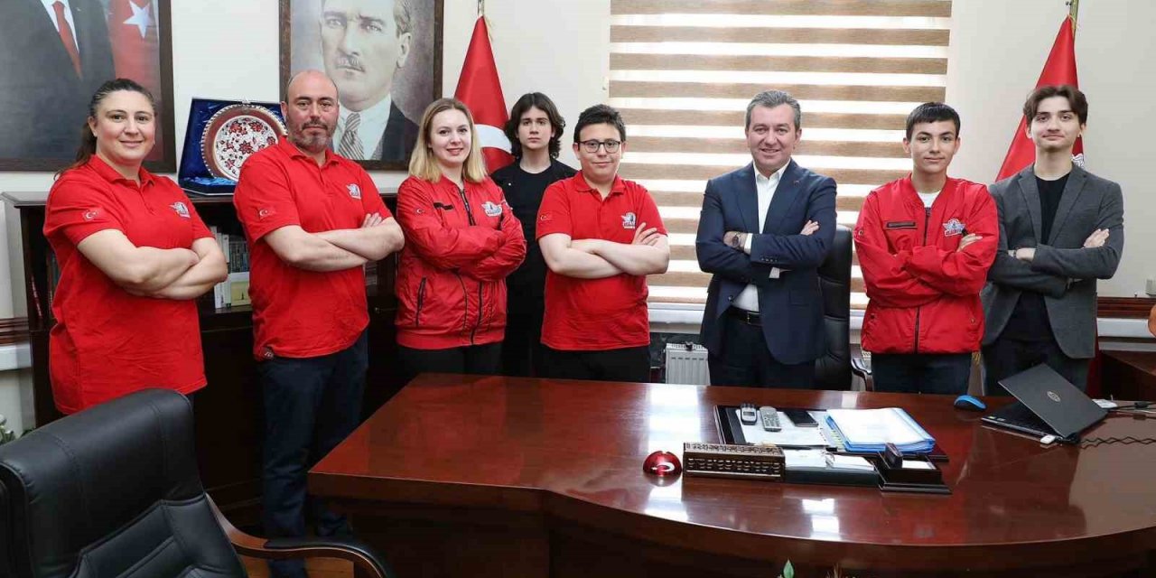 Bergamalı öğrenciler TEKNOFEST’e damga vurdu