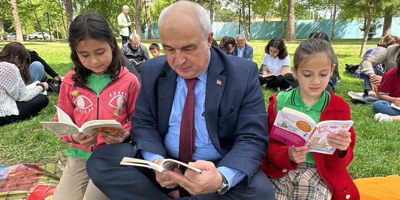 Nazilli’de bir kitap bir pencere okuma etkinliği düzenlendi