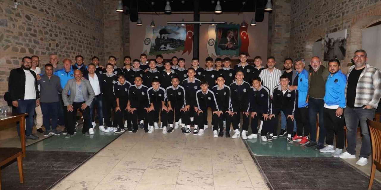 Nazilli Belediyespor U17 Futbol Takımı akşam yemeğinde buluştu