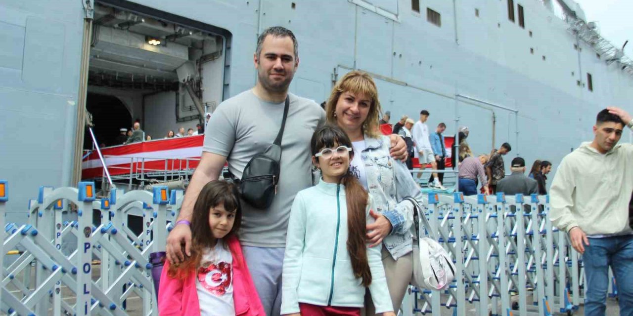 TCG Anadolu’ya İzmir’de yoğun ilgi