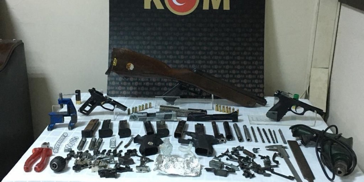 Silah satıcısı İzmir polisi tarafından yakalandı