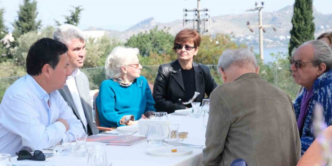 Başkan Aras, sanatçılarla buluştu