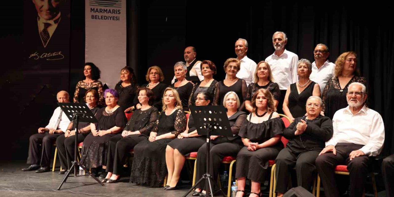 Tazelenme Üniversitesi Korosu’ndan halk müziği konseri