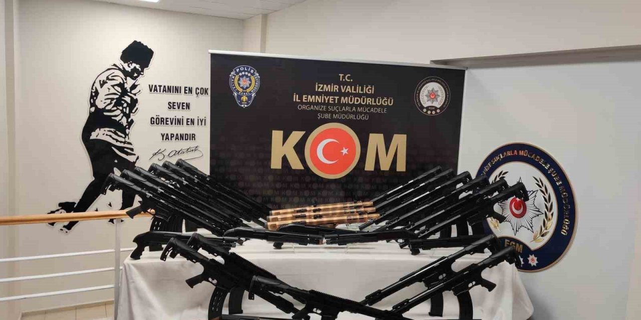 İzmir’de ruhsatsız silah ticareti yapan 2 kişi yakalandı