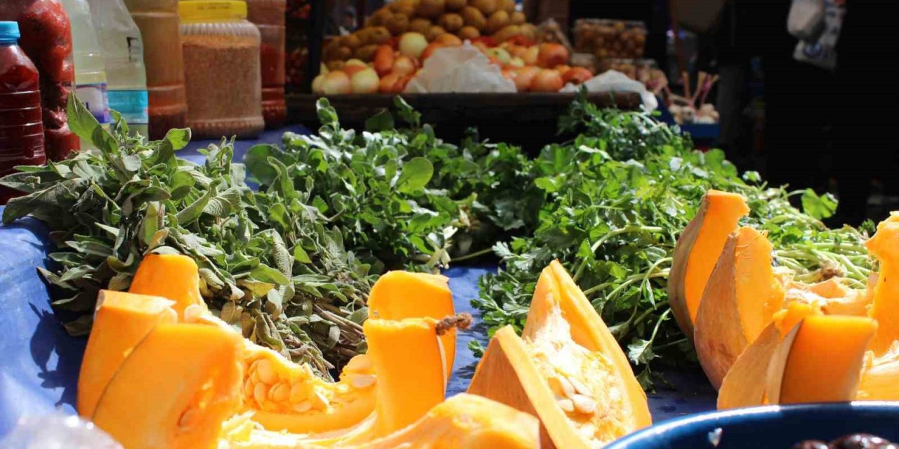 Zeybek Mahallesi pazar yerine kavuştu