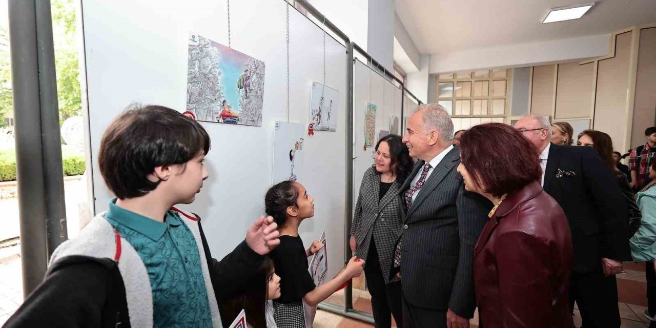 Kahkahaya boğan eserler bu sergide