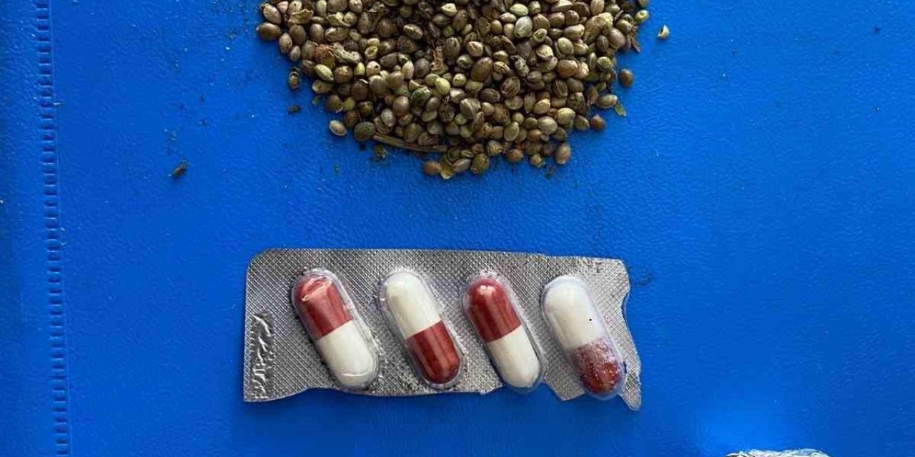Uyuşturucu ile yolcuk jandarmaya takıldı