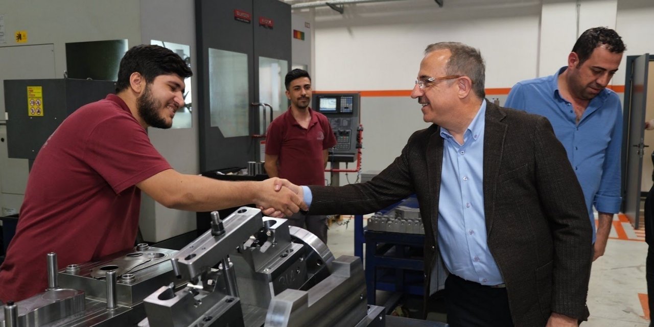 AK Partili Sürekli: “İşverenlerimizin ve emekçi kardeşlerimizin her daim yanındayız”