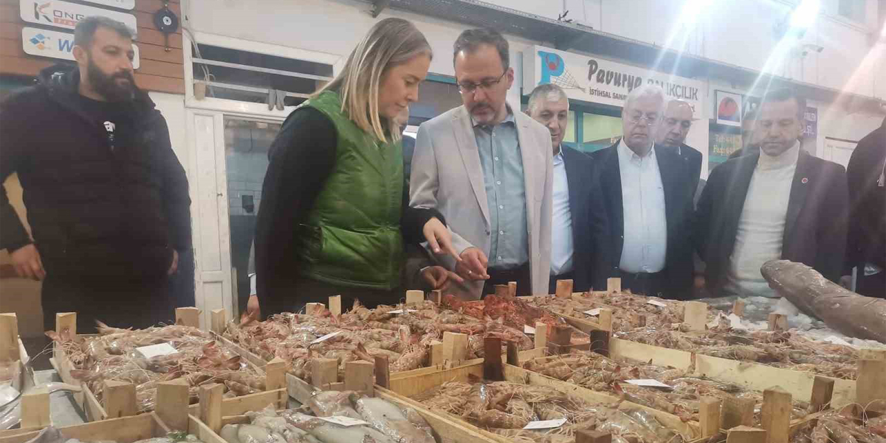 Bakan Kasapoğlu balıkçı esnafıyla bir araya geldi